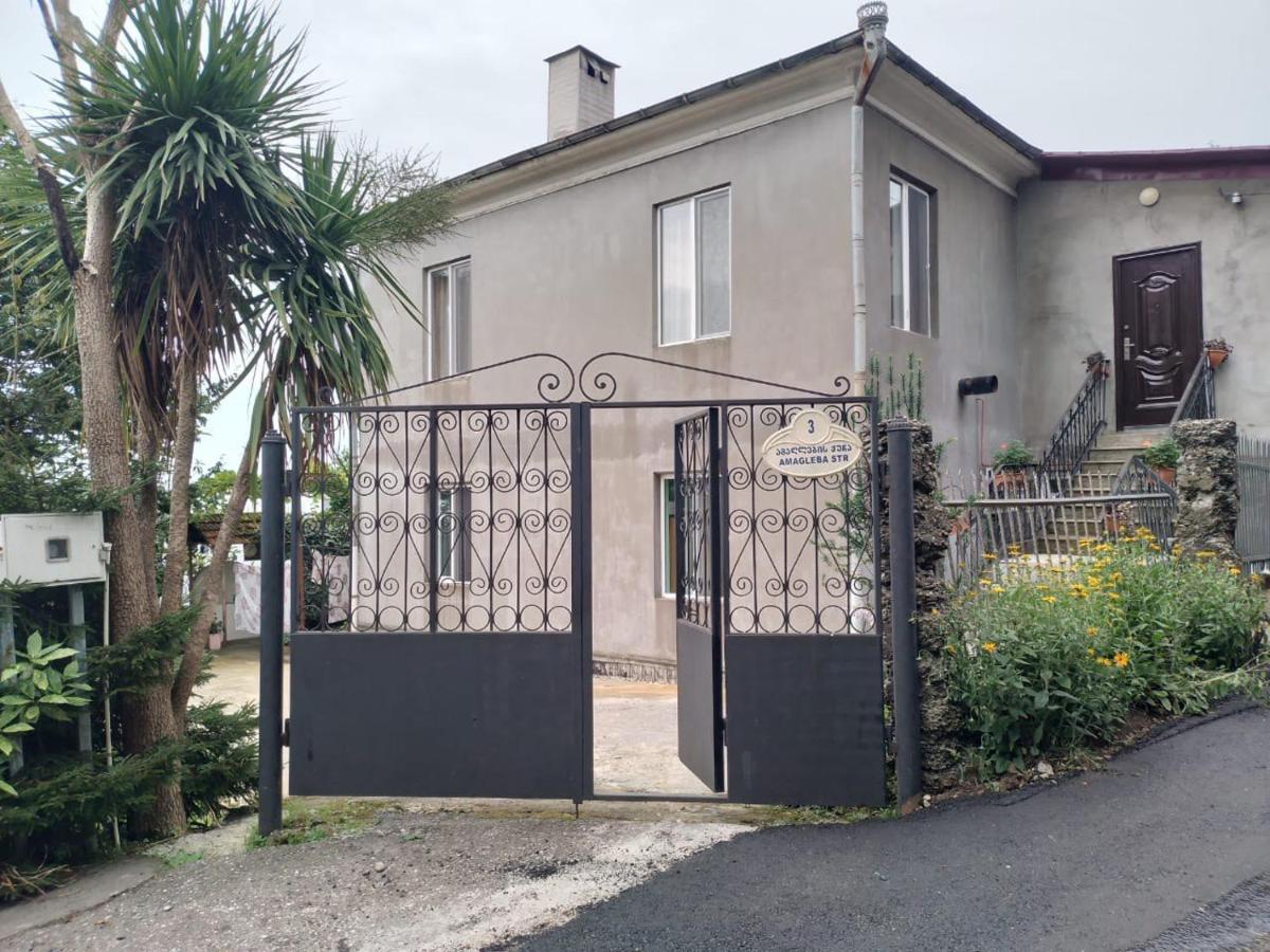 Merabi And Neli Guest House Makhinjauri Exterior foto