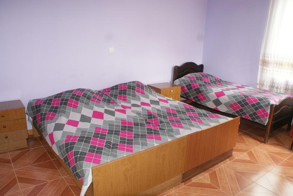 Merabi And Neli Guest House Makhinjauri Habitación foto