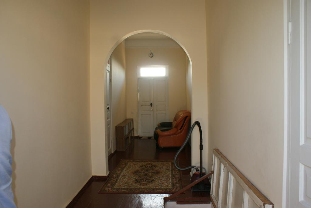 Merabi And Neli Guest House Makhinjauri Habitación foto